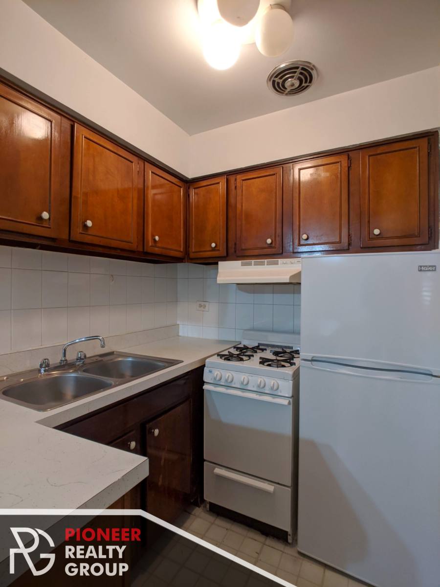 Apartment for rent at 525 W Oakdale Ave, Chicago, IL 60657