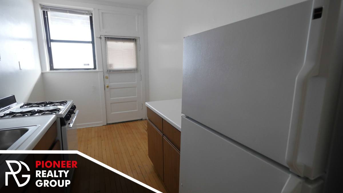 Apartment for rent at 813 W Waveland, Chicago, IL 60613