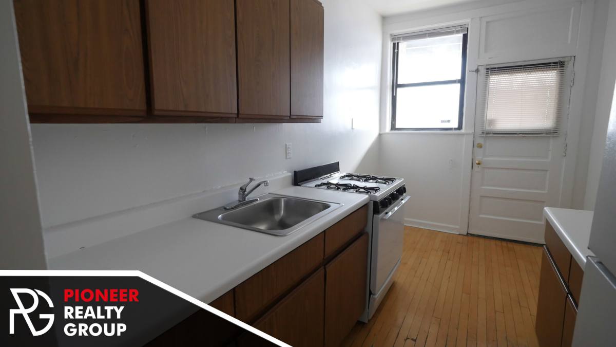 Apartment for rent at 813 W Waveland, Chicago, IL 60613