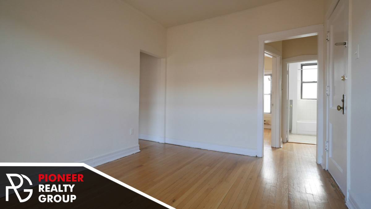 Apartment for rent at 813 W Waveland, Chicago, IL 60613