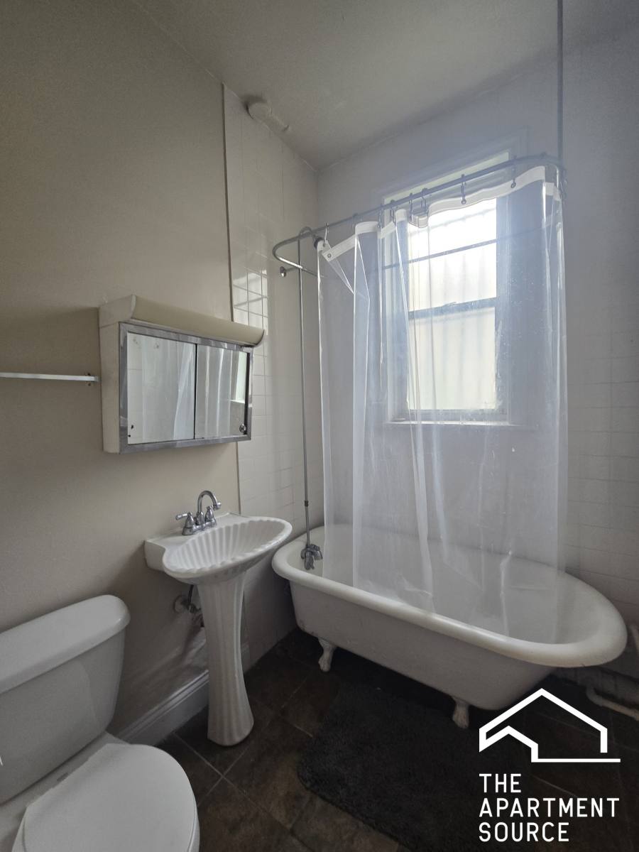 Apartment for rent at 4866 N Magnolia Ave, Chicago, IL 60640