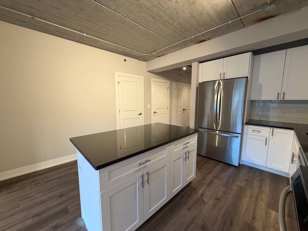Apartment for rent at 952 W Carmen Ave, Chicago, IL 60640