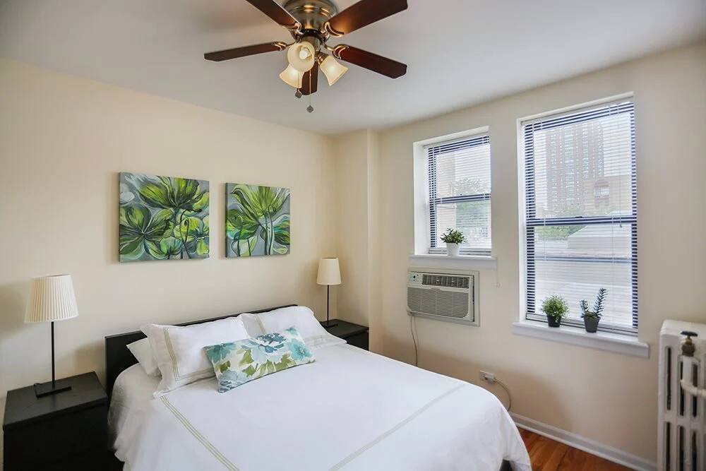 Apartment for rent at 5050 N Sheridan Rd, Chicago, IL 60640
