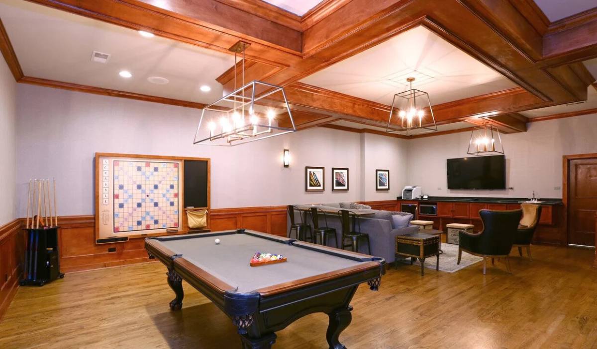 Apartment for rent at 5050 N Sheridan Rd, Chicago, IL 60640