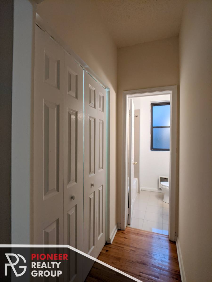 Apartment for rent at 4242 N Sheridan Rd, Chicago, IL 60613