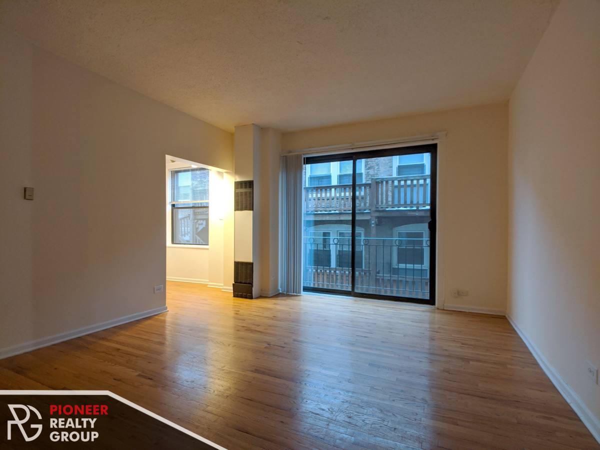 Apartment for rent at 4242 N Sheridan Rd, Chicago, IL 60613