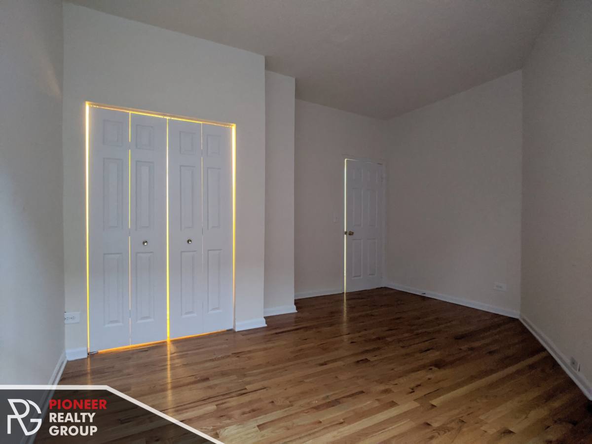 Apartment for rent at 4242 N Sheridan Rd, Chicago, IL 60613