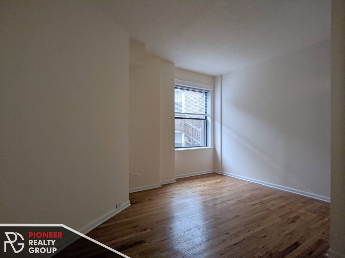 Apartment for rent at 4242 N Sheridan Rd, Chicago, IL 60613