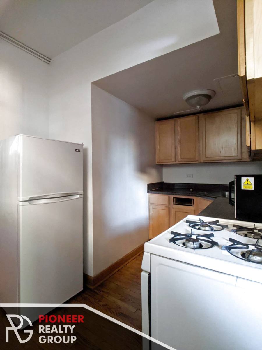 Apartment for rent at 947 W Cornelia, Chicago, IL 60657