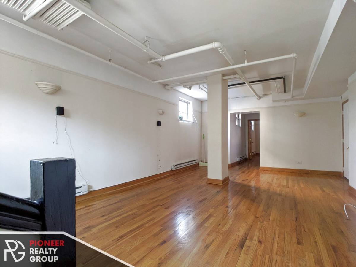 Apartment for rent at 947 W Cornelia, Chicago, IL 60657
