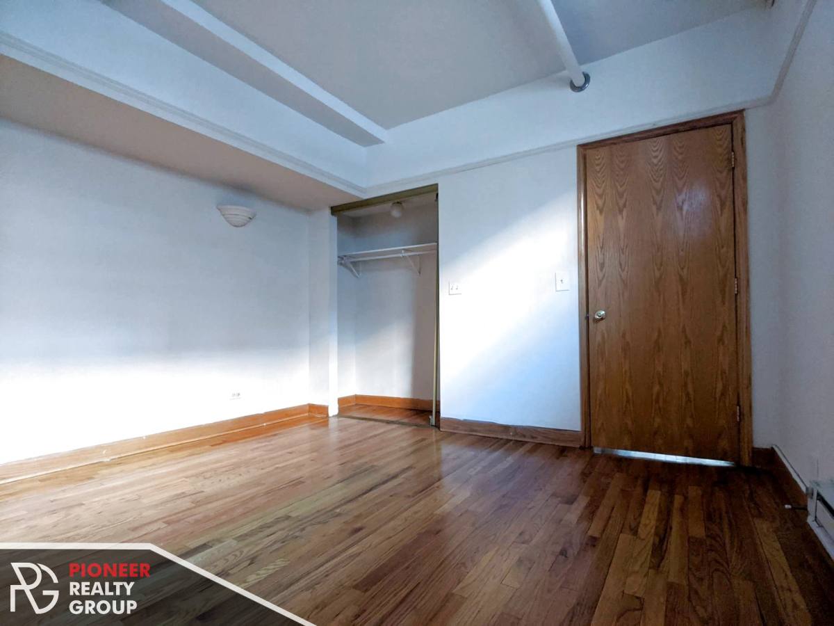 Apartment for rent at 947 W Cornelia, Chicago, IL 60657