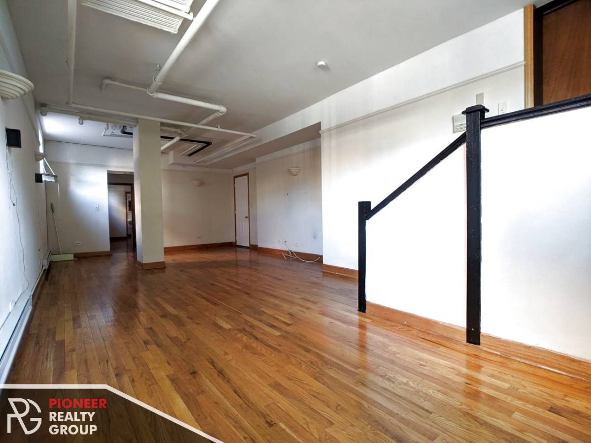 Apartment for rent at 947 W Cornelia, Chicago, IL 60657
