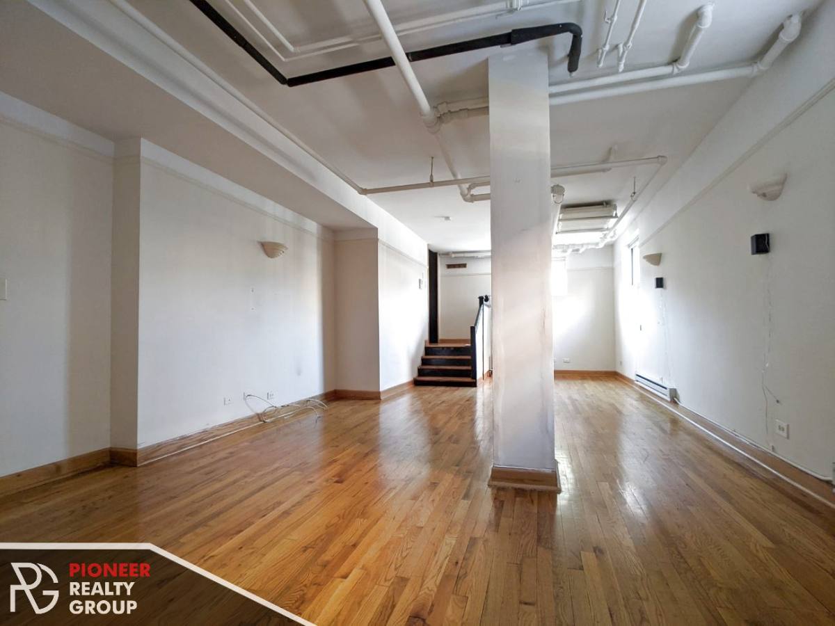 Apartment for rent at 947 W Cornelia, Chicago, IL 60657