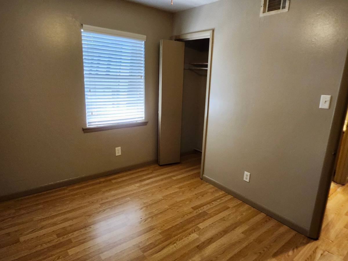 Townhouse for rent at 1619 Longview St, Benton, AR 72015