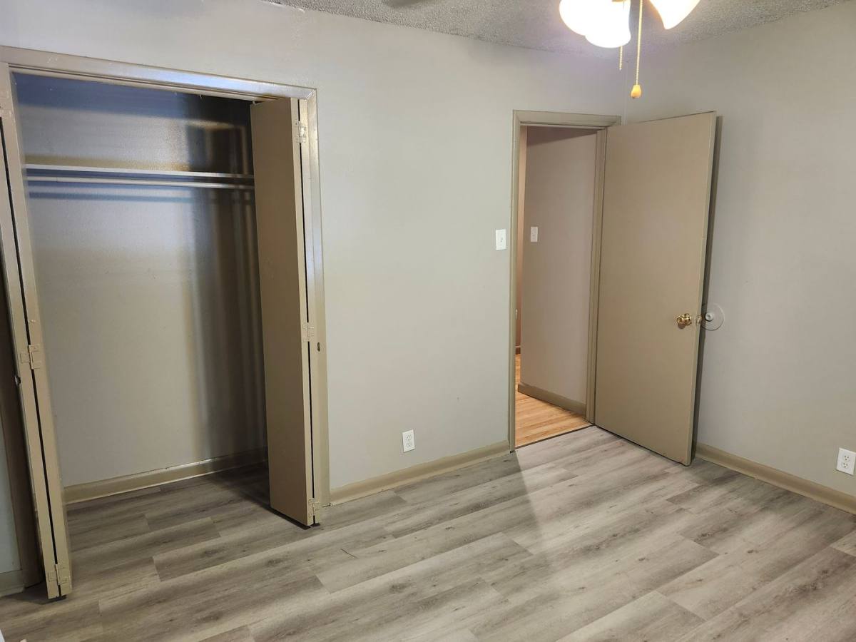 Townhouse for rent at 1619 Longview St, Benton, AR 72015