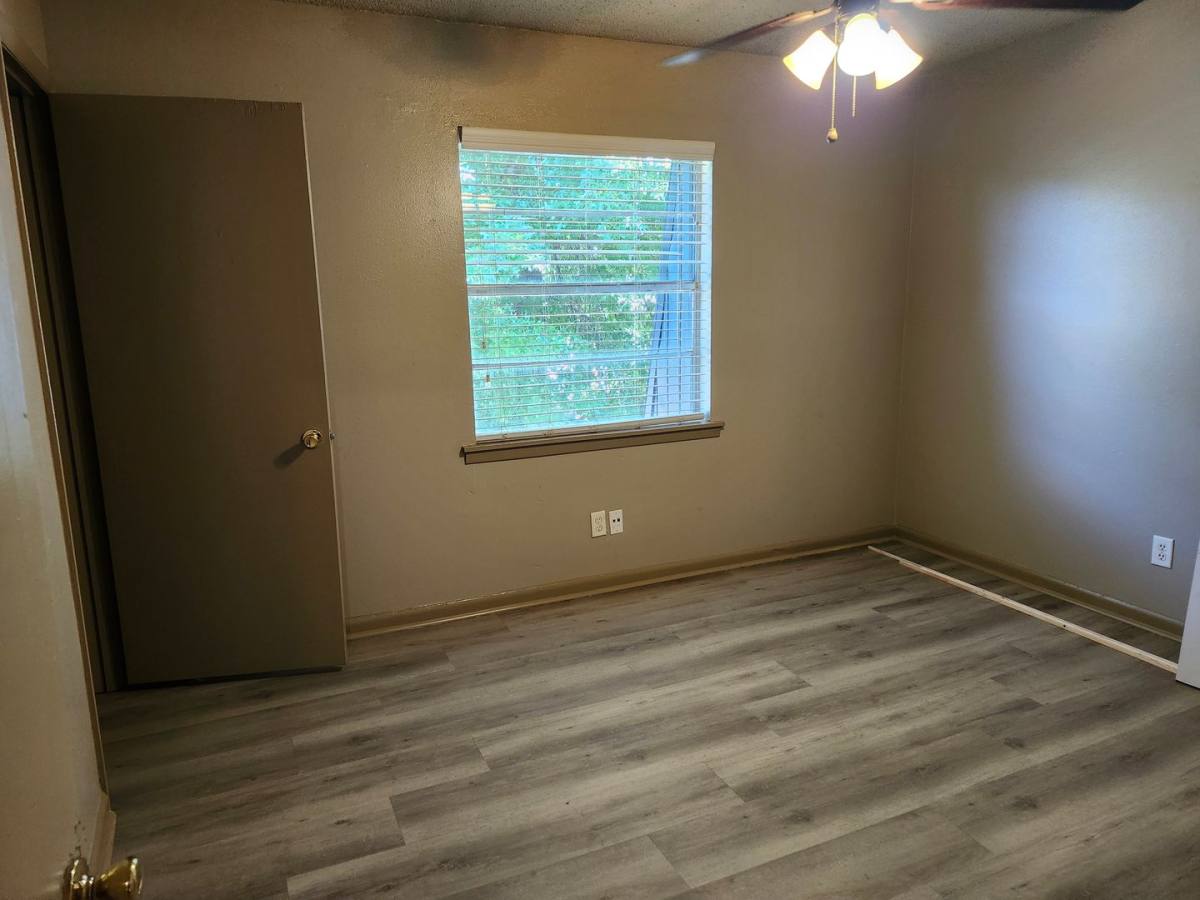 Townhouse for rent at 1619 Longview St, Benton, AR 72015