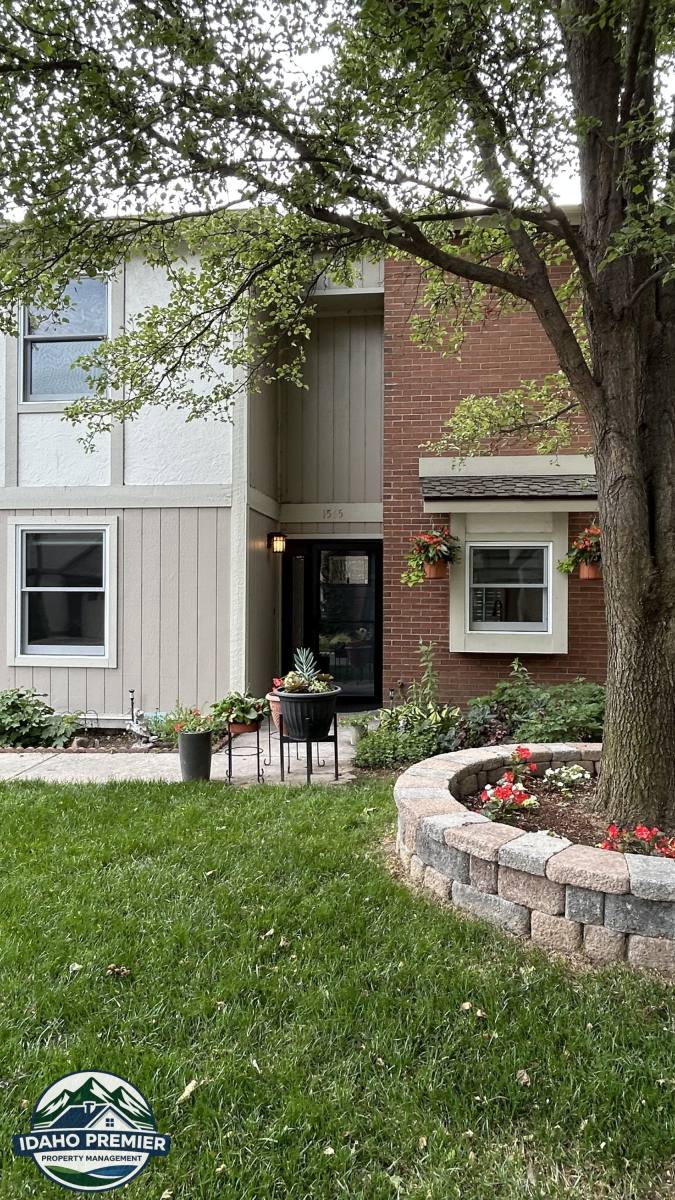 Townhouse for rent at 1565 E Lenz Lane #1, Boise, ID 83712