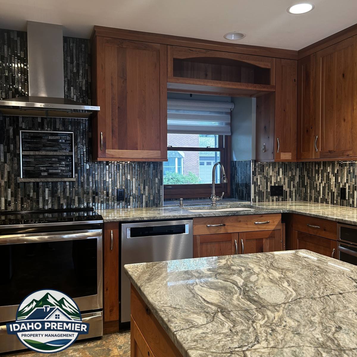 Townhouse for rent at 1565 E Lenz Lane #1, Boise, ID 83712