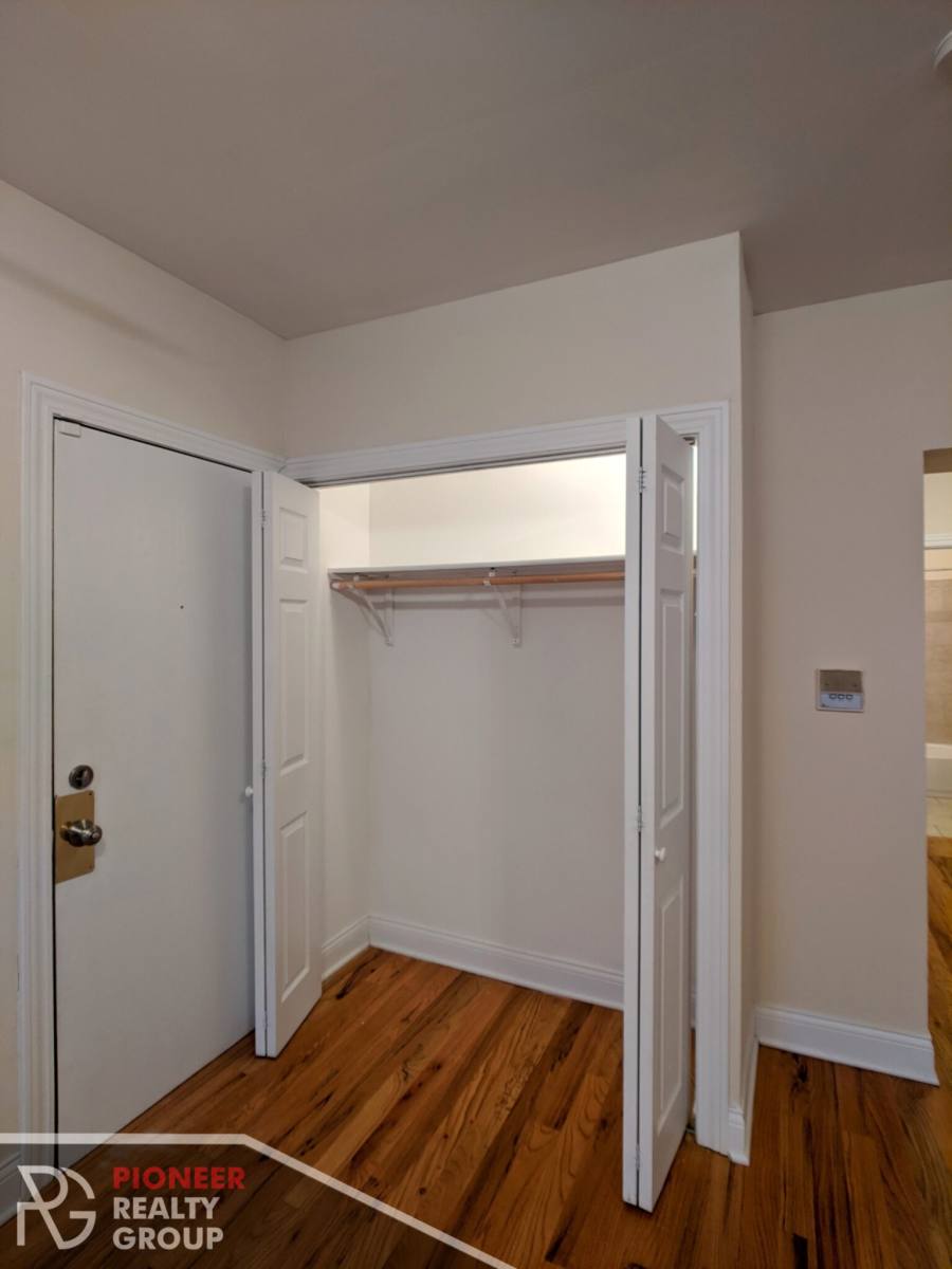 Apartment for rent at 815 W Cornelia, Chicago, IL 60657