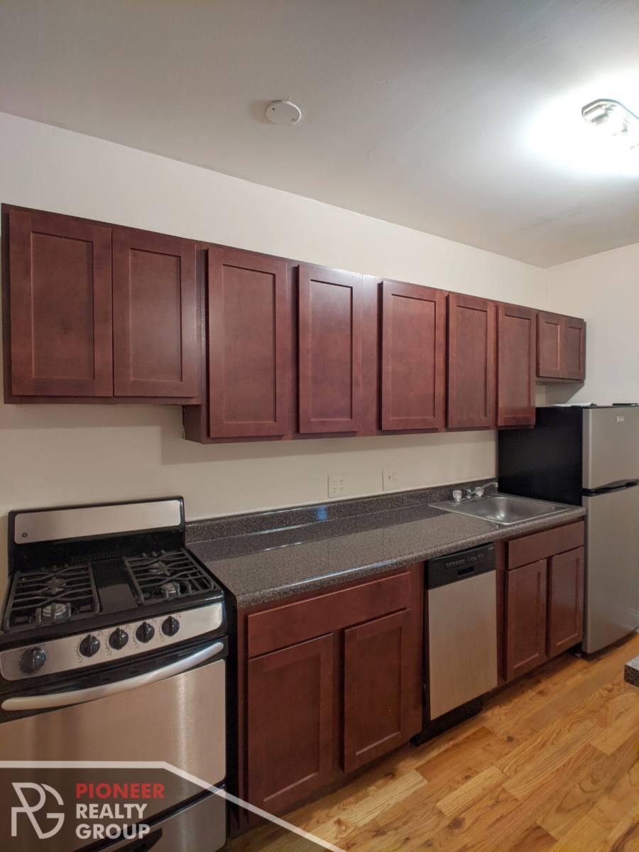Apartment for rent at 815 W Cornelia, Chicago, IL 60657