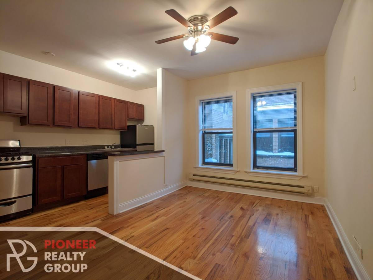 Apartment for rent at 815 W Cornelia, Chicago, IL 60657