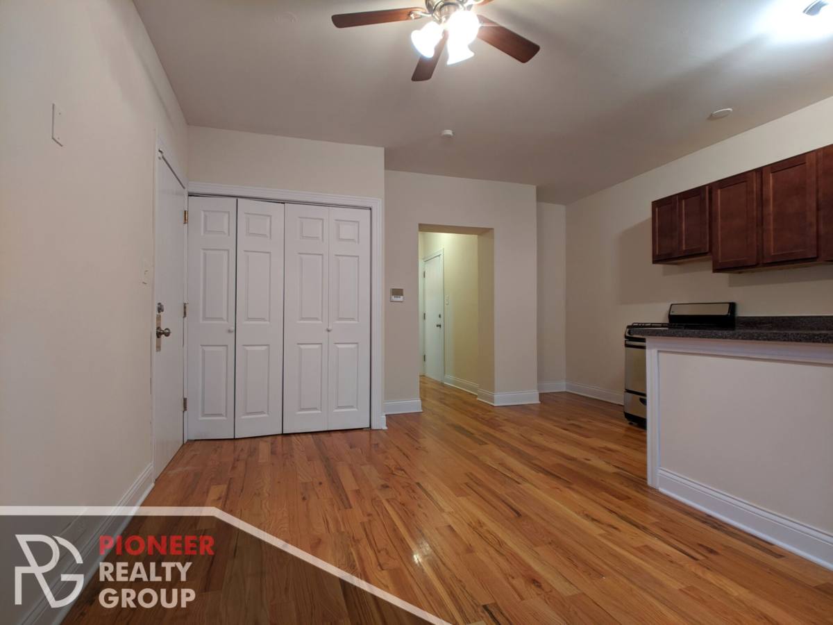 Apartment for rent at 815 W Cornelia, Chicago, IL 60657
