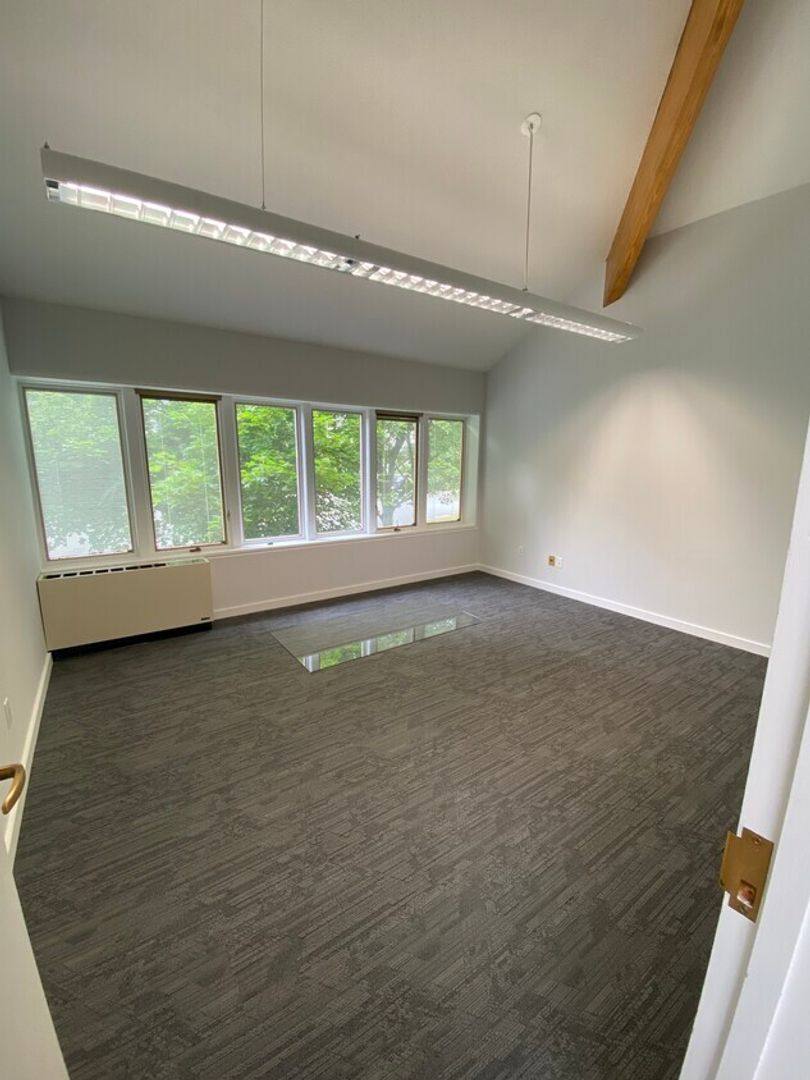 Apartment for rent at 1 Mill Pond Lane, Simsbury, CT 06070