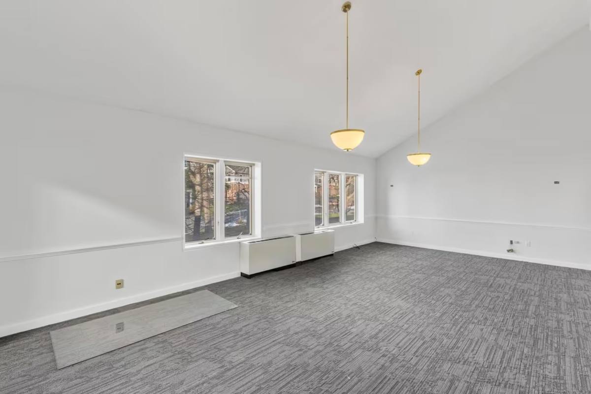 Apartment for rent at 1 Mill Pond Lane, Simsbury, CT 06070