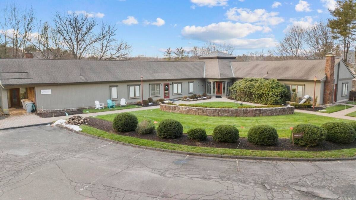 Apartment for rent at 1 Mill Pond Lane, Simsbury, CT 06070