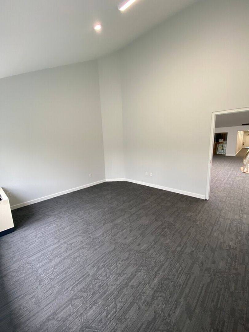 Apartment for rent at 1 Mill Pond Lane, Simsbury, CT 06070