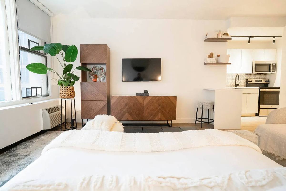 Apartment for rent at 21 E Chestnut St, Chicago, IL 60611