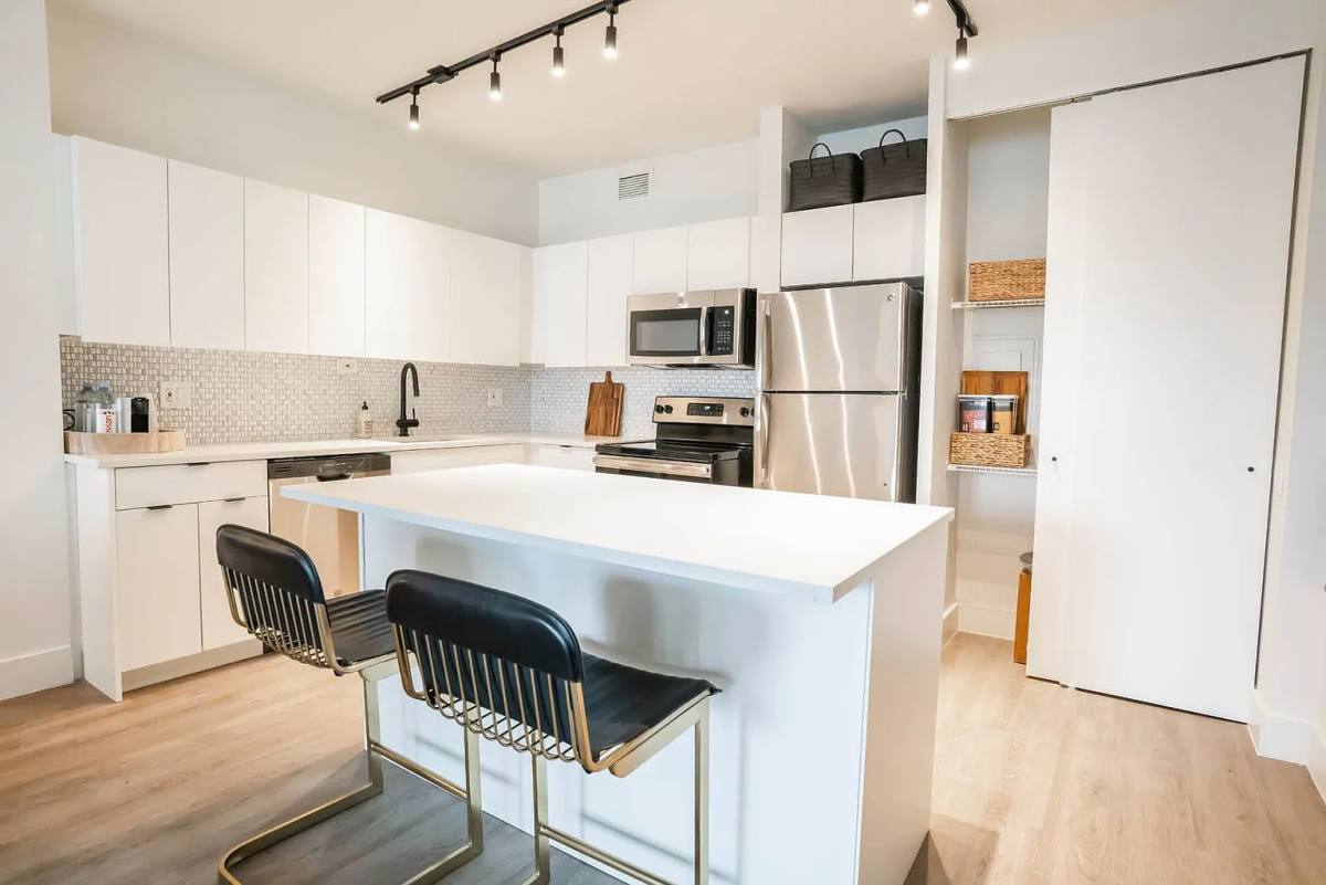 Apartment for rent at 21 E Chestnut St, Chicago, IL 60611