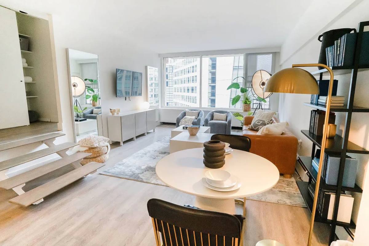 Apartment for rent at 21 E Chestnut St, Chicago, IL 60611