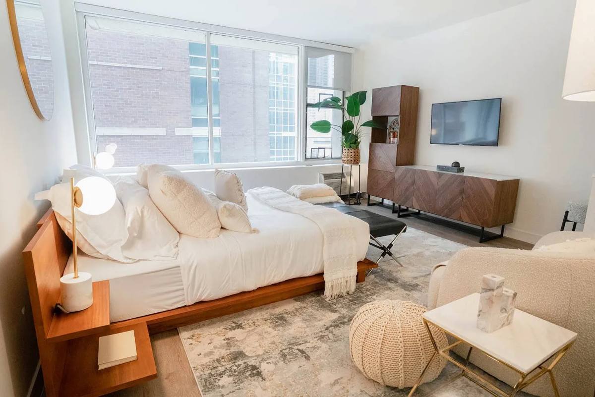Apartment for rent at 21 E Chestnut St, Chicago, IL 60611