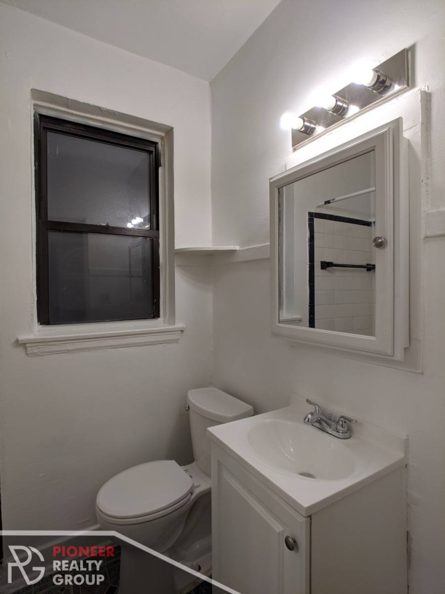 Apartment for rent at 4735 N Beacon, Chicago, IL 60640