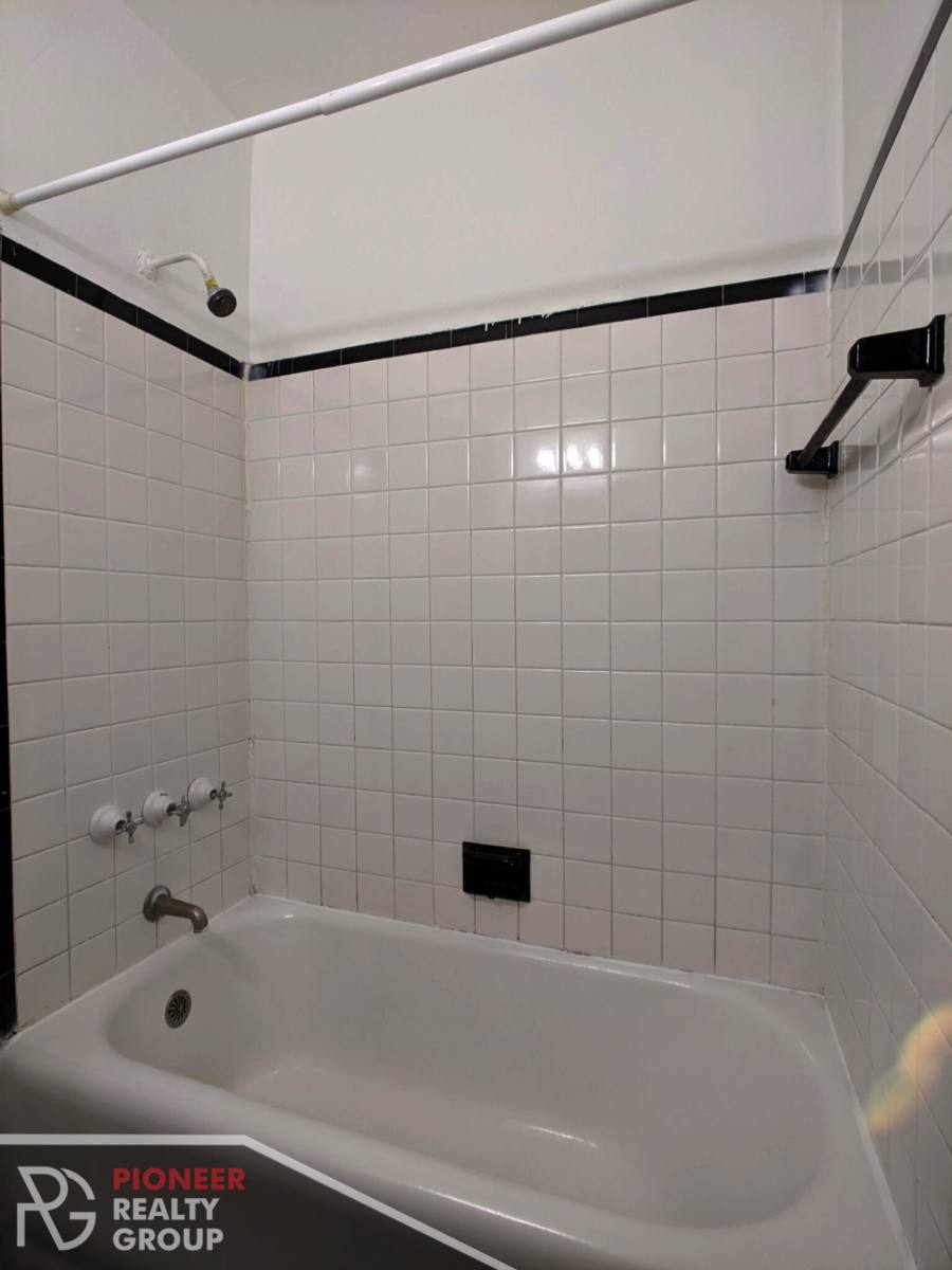 Apartment for rent at 4735 N Beacon, Chicago, IL 60640