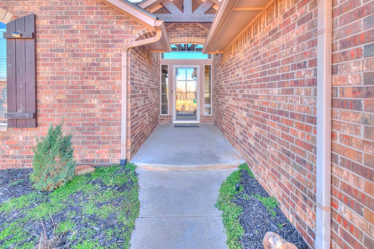 House for rent at 19217 Garden Creek Lane, Edmond, OK 73012