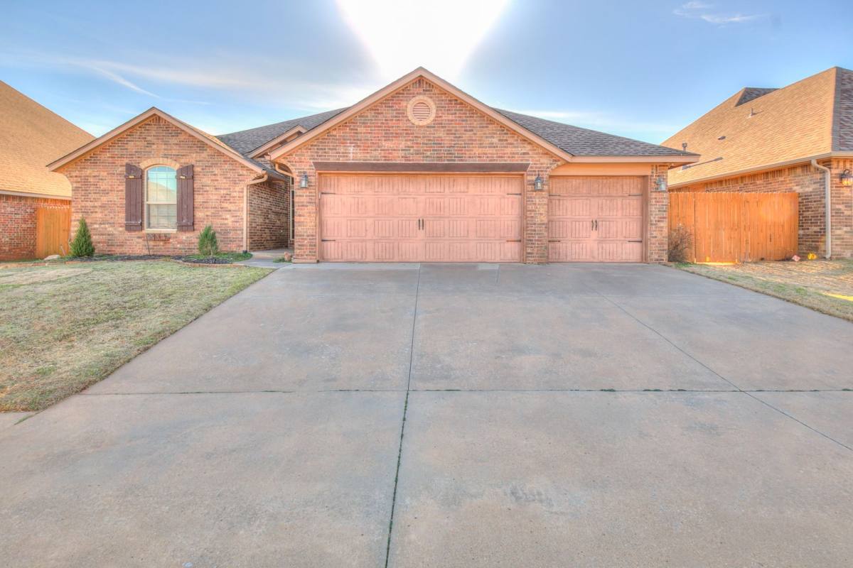 House for rent at 19217 Garden Creek Lane, Edmond, OK 73012