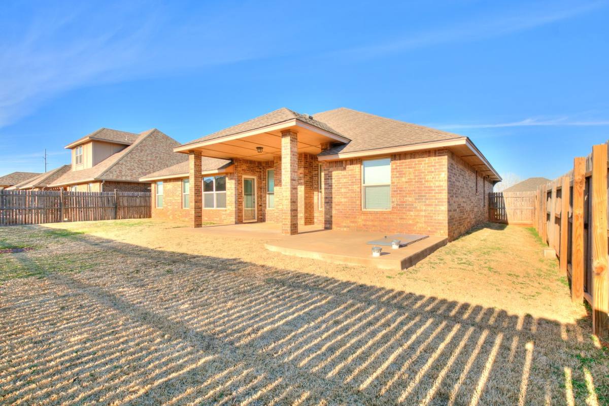 House for rent at 19217 Garden Creek Lane, Edmond, OK 73012