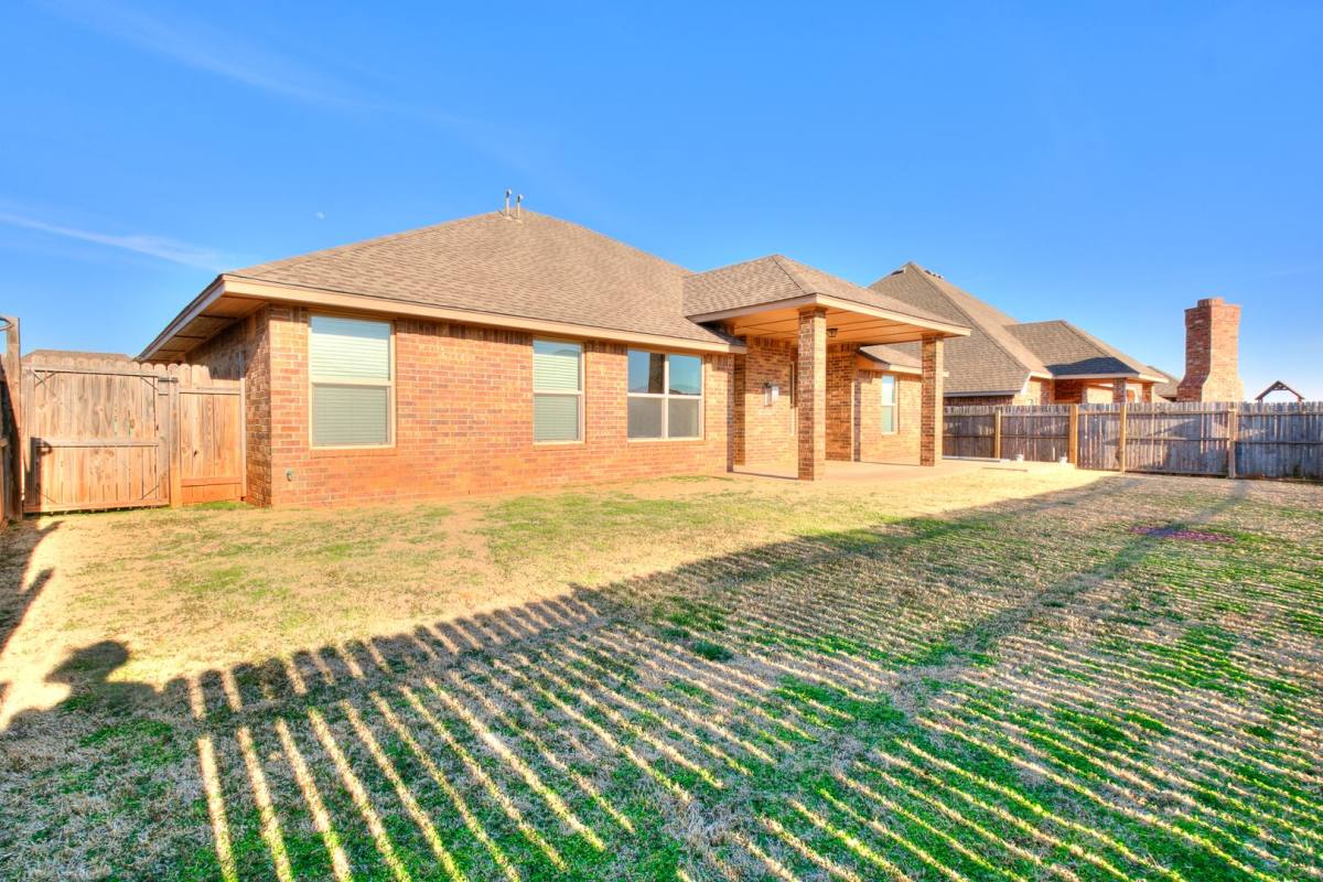 House for rent at 19217 Garden Creek Lane, Edmond, OK 73012