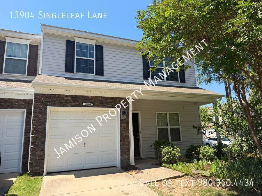 Townhouse for rent at 13904 Singleleaf Lane, Charlotte, NC 28278