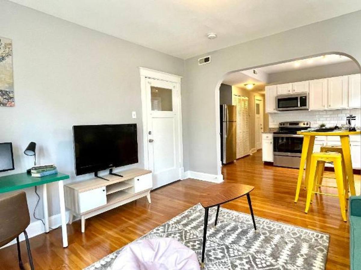 Apartment for rent at 4557 Flad Ave #2E, Saint Louis, MO 63110