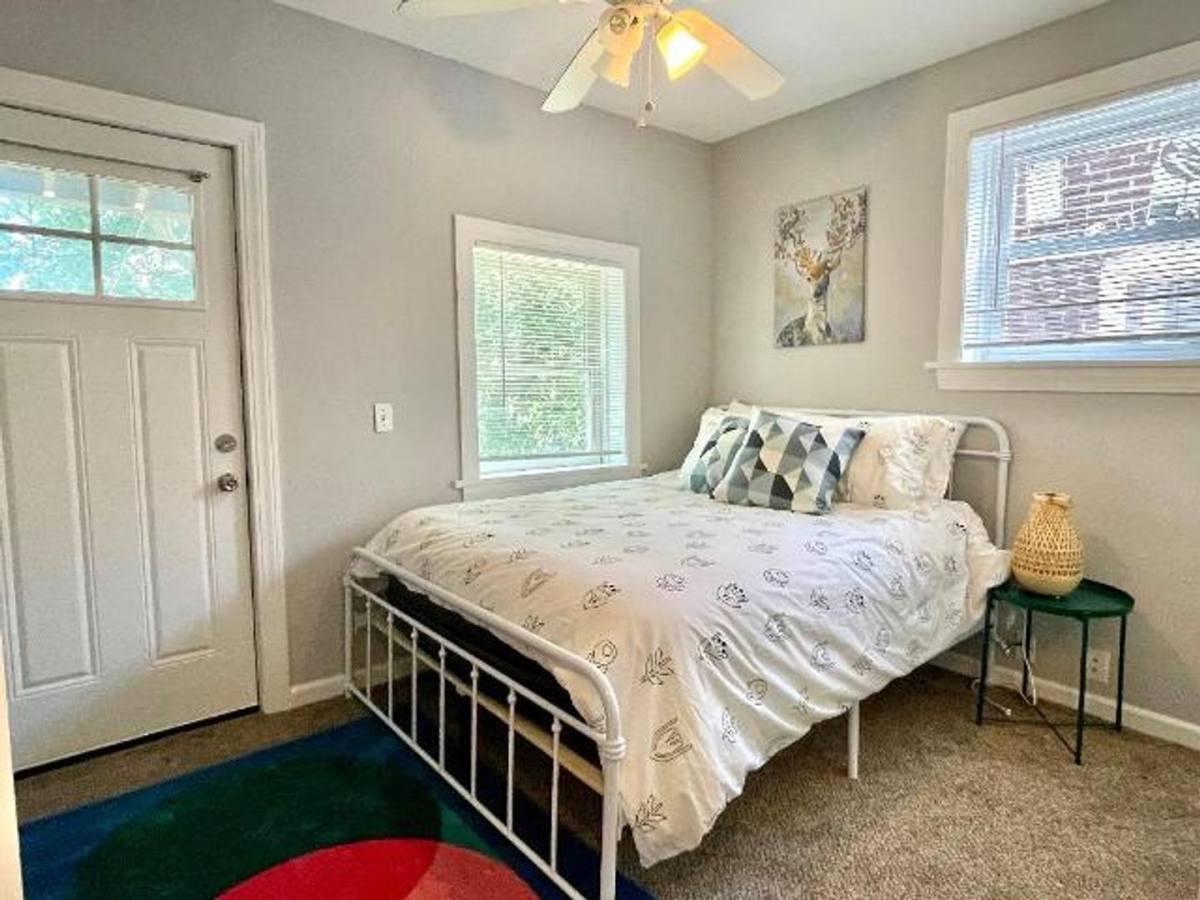 Apartment for rent at 4557 Flad Ave #2E, Saint Louis, MO 63110
