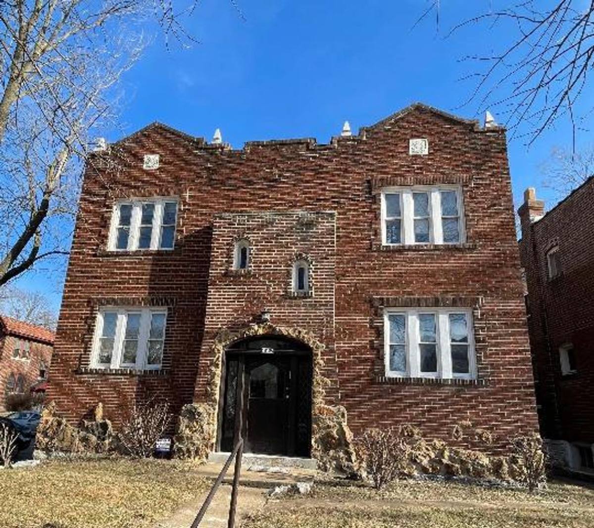 Apartment for rent at 4557 Flad Ave #2E, Saint Louis, MO 63110