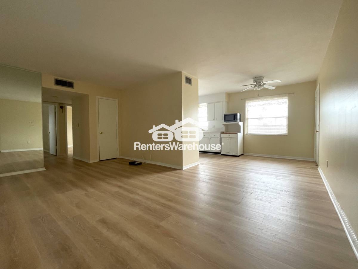 Condo for rent at 1130 Rue Des Chateaux #2A, Saint Petersburg, FL 33707