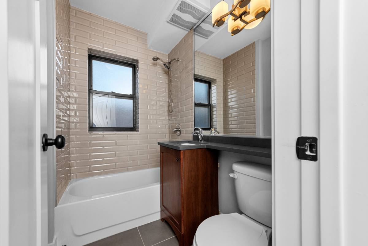 Apartment for rent at 550 W Arlington Place #804, Chicago, IL 60614
