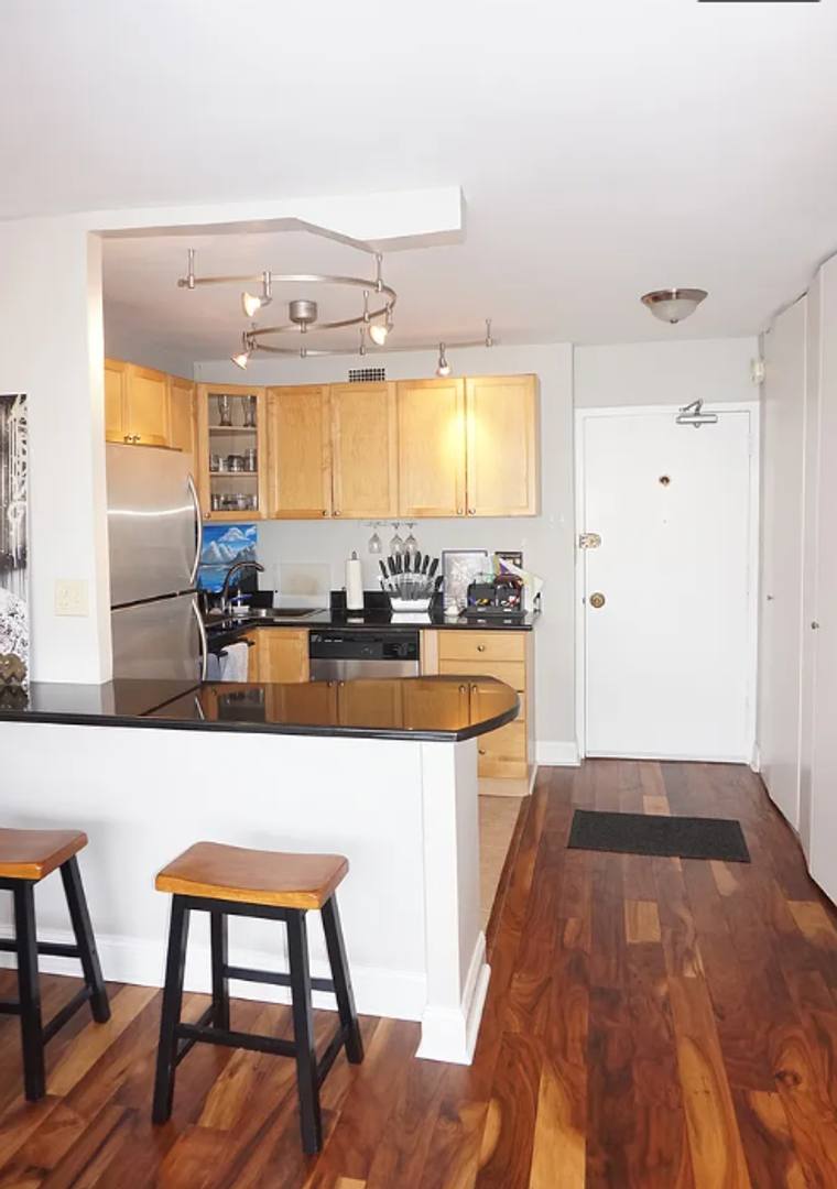 Apartment for rent at 1360 N Sandburg Terrace, Chicago, IL 60610