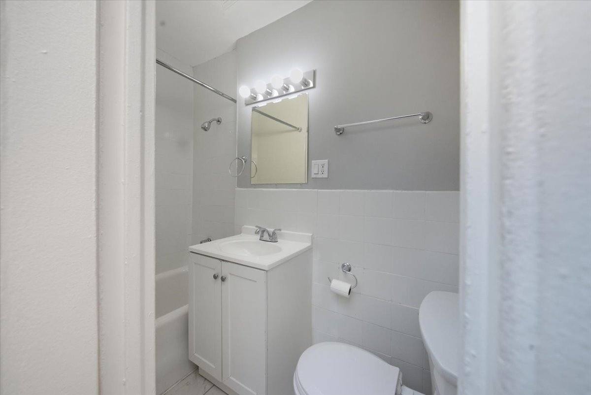 Apartment for rent at 1140 N Lasalle Dr #817, Chicago, IL 60610