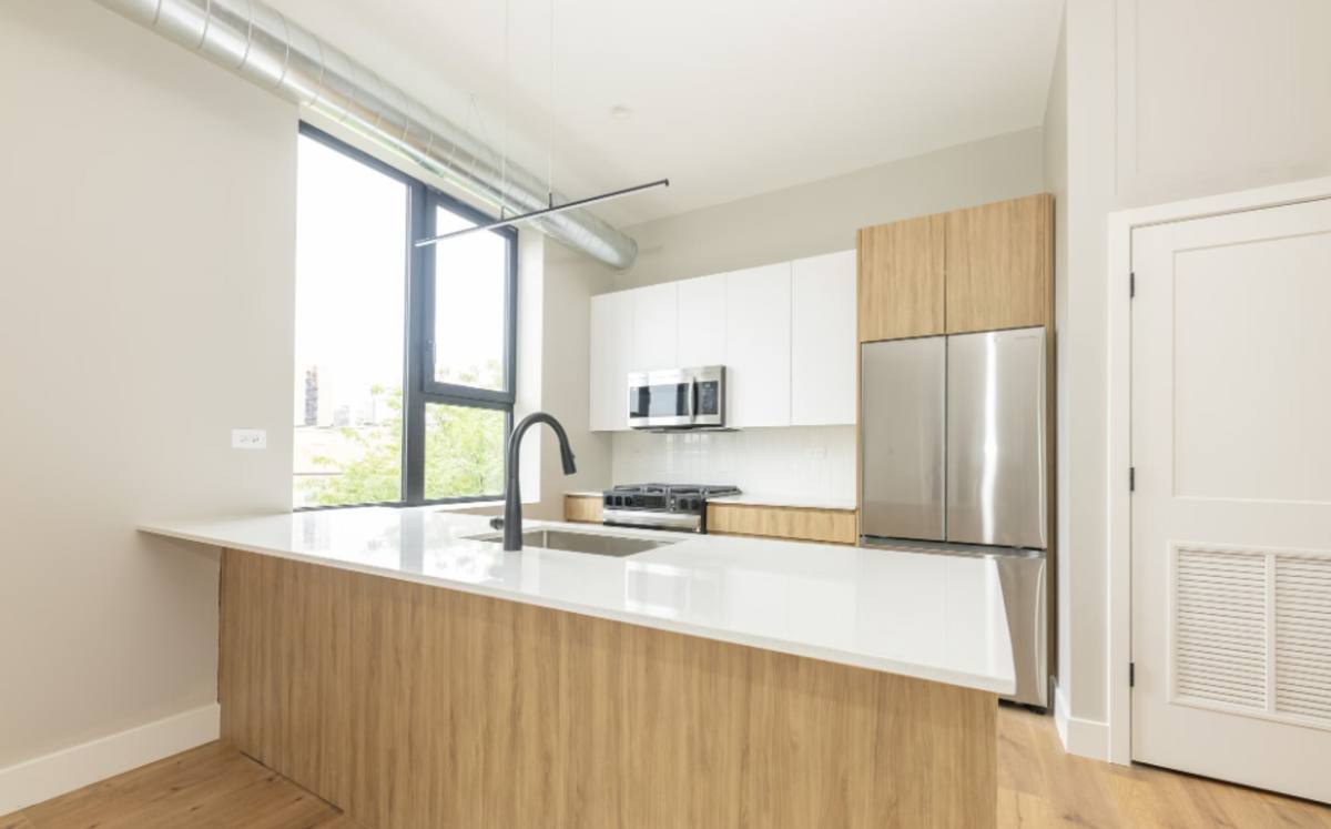 Apartment for rent at 6044 N Winthrop Ave, Chicago, IL 60660