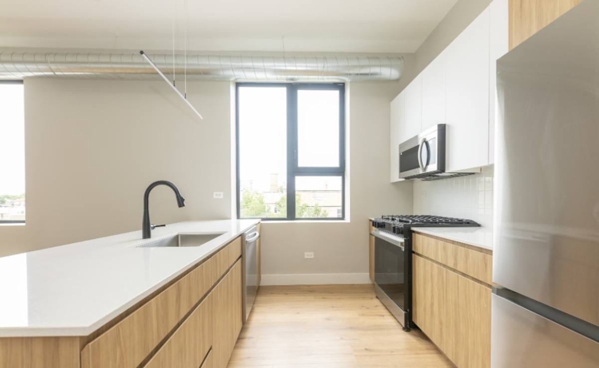 Apartment for rent at 6044 N Winthrop Ave, Chicago, IL 60660